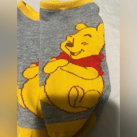 Women's 9-11 Winnie the Pooh Themed Socks - Picture 6 of 7